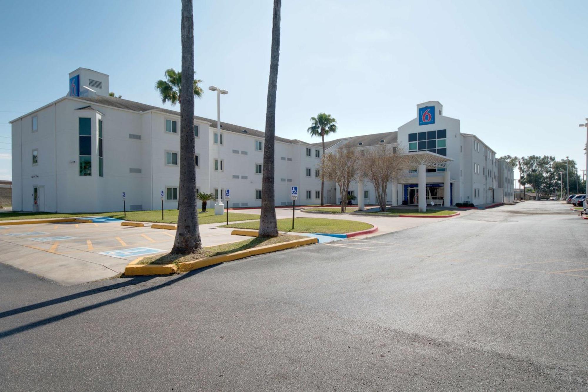 Hotel 6-brownsville, Tx 2*